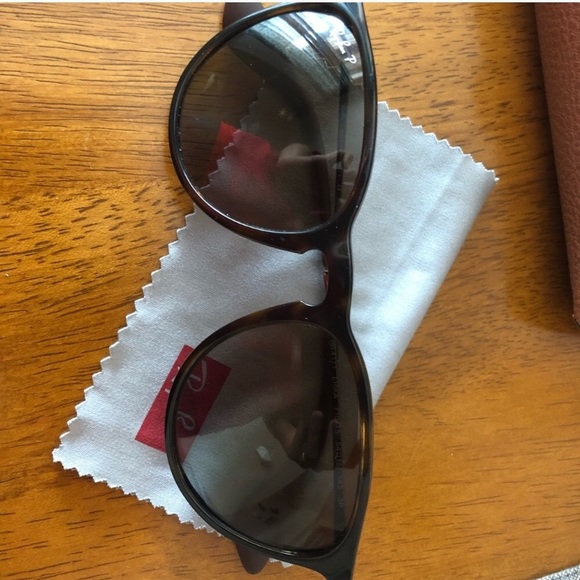 Women’s Ray Ban Erika Polarized sunglasses